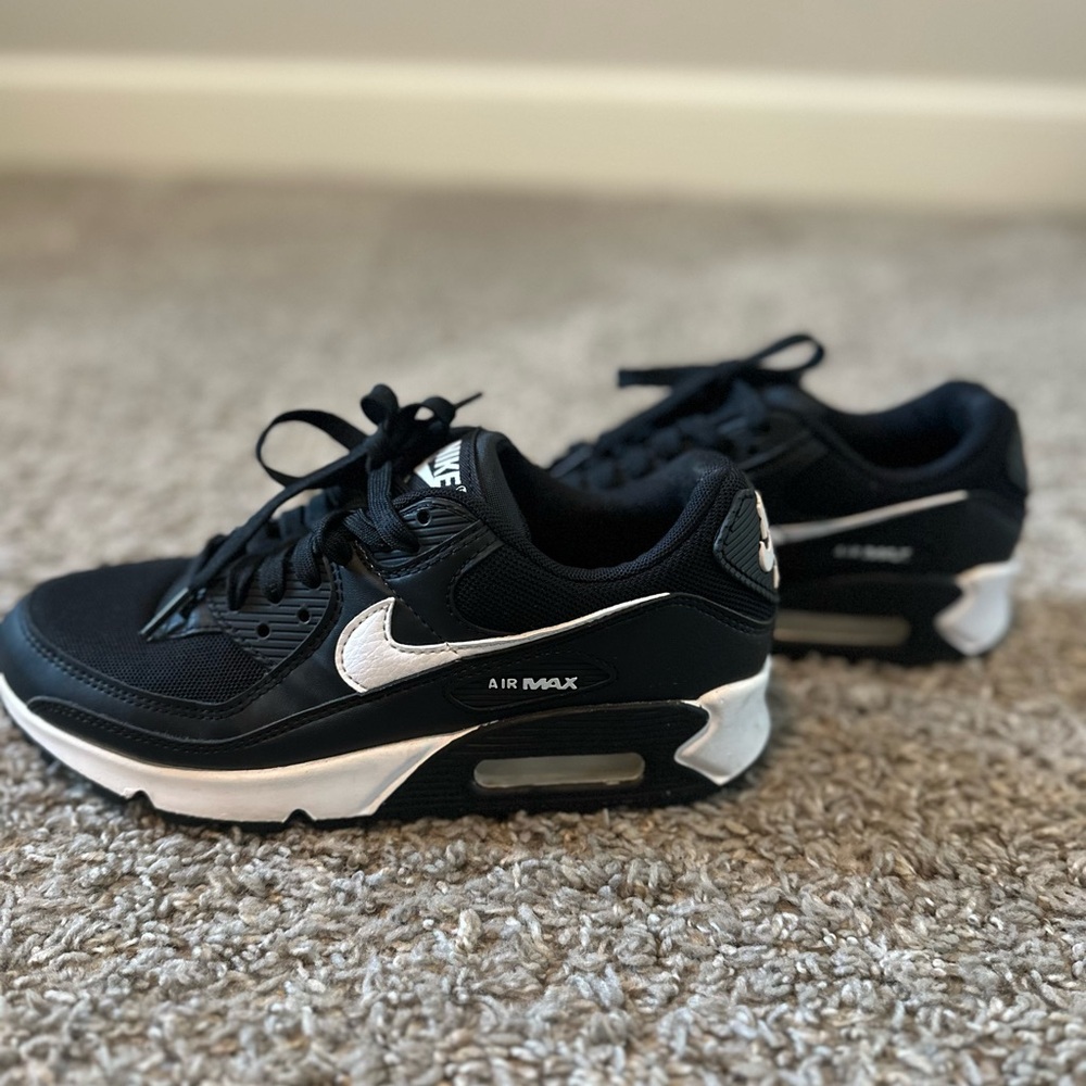 Nike Air Max 90 Women’s Sneakers Black White Size 6.5 Great Condition